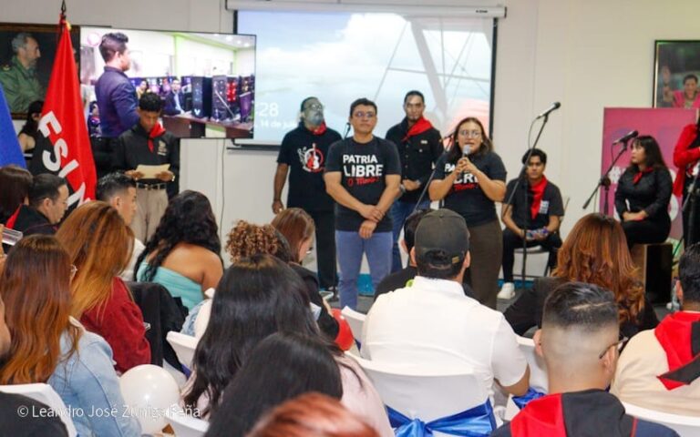 Jóvenes comunicadores celebran el 46/19 del Triunfo de la Revolución