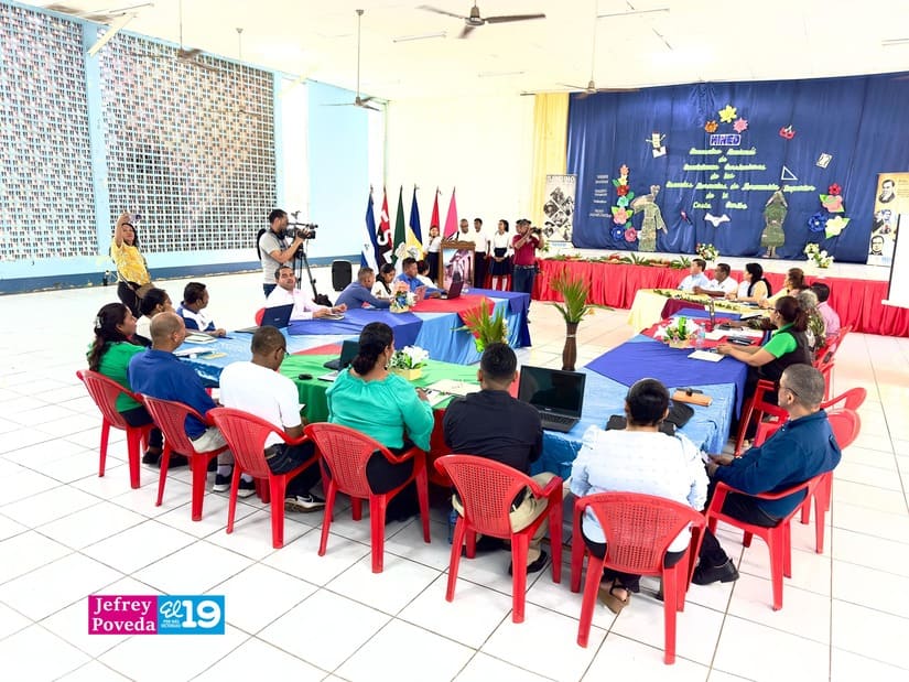 MINED realiza encuentro con directores de Escuelas Normales