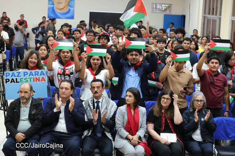 Ministra de Relaciones Exteriores de Palestina brinda charla magistral