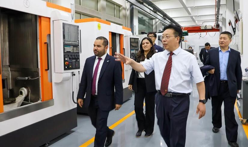 Misión Diplomática visita Universidad de Agricultura de China