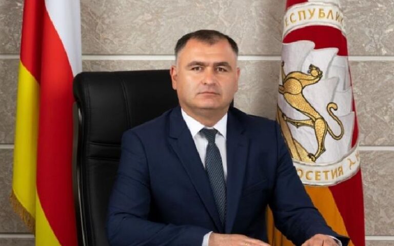 Osetia del Sur honra el 46/19: Felicitación del Presidente Alan Galglóev