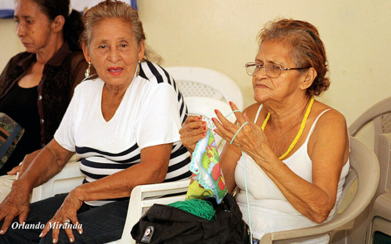 Parlamento rinde homenaje a los abuelos y abuelas por su día