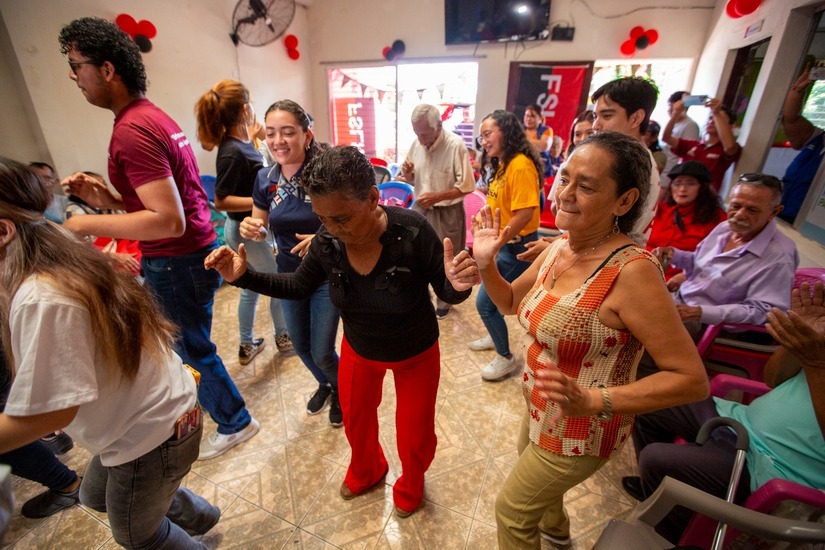 Realizan mañana recreativa a los Adultos Mayores