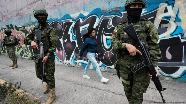 Tensión en Ecuador ante guerra de bandas