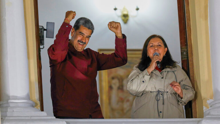 Maduro celebra victoria en las elecciones municipales
