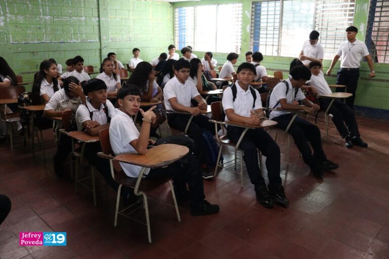 Más de un 1 millón 800 mil estudiantes ingresan para el II Semestre