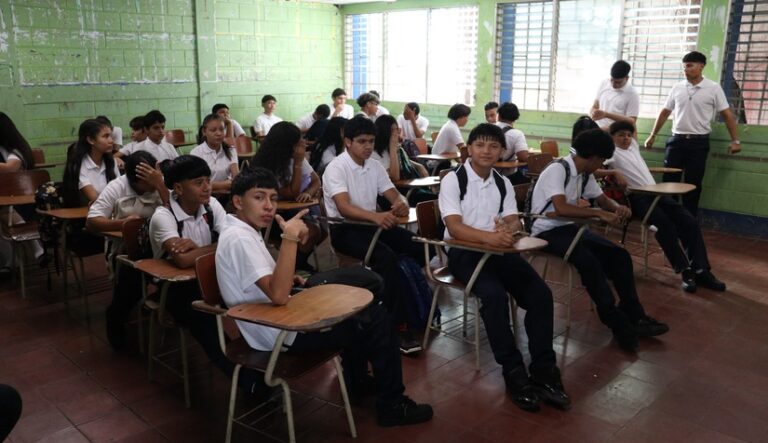 Más de un 1 millón 800 mil estudiantes ingresan para el II Semestre