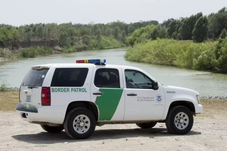 Muere hombre tras abrir fuego a patrulla fronteriza en EEUU