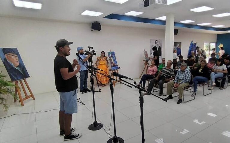 Artistas de centros tecnológicos sostienen un encuentro