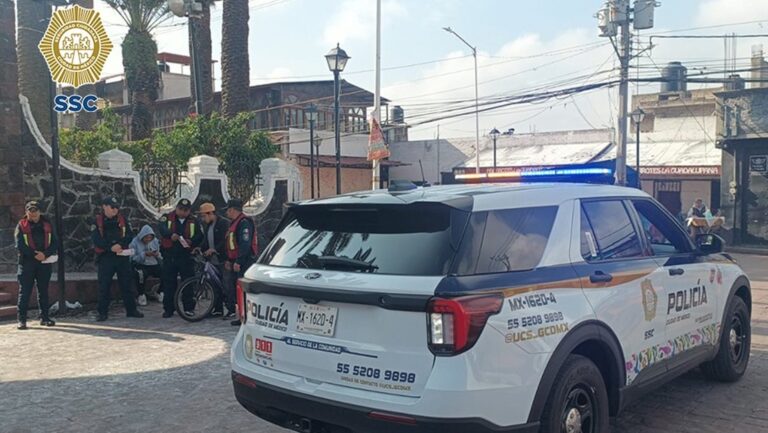 Captan a dos policías realizando actos sexuales