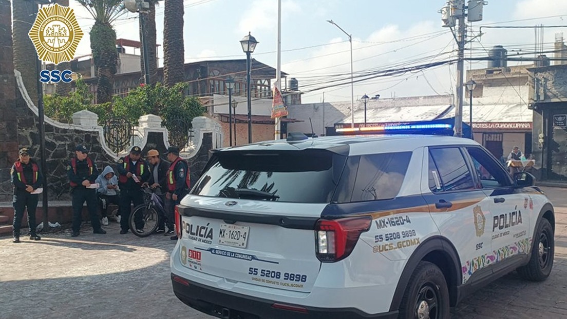 Captan a dos policías realizando actos sexuales