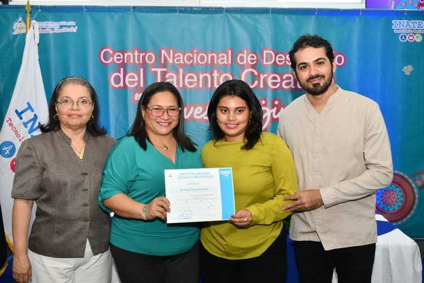 Certifican a 164 emprendedores que culminaron sus estudios