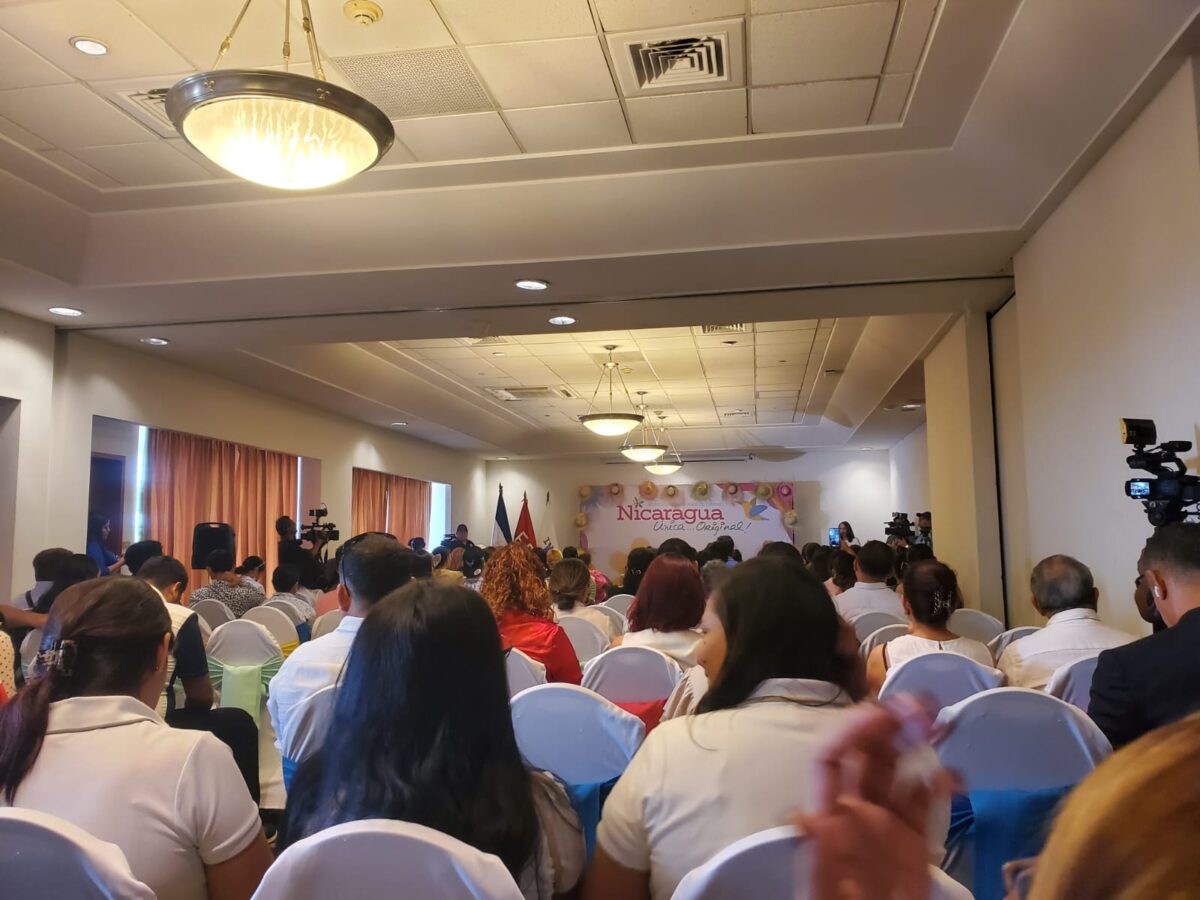 Certifican a 215 empresarios y colaboradores del sector de turismo