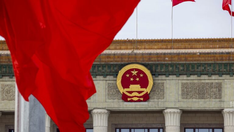 China incluye en la lista negra a dos bancos de la EU