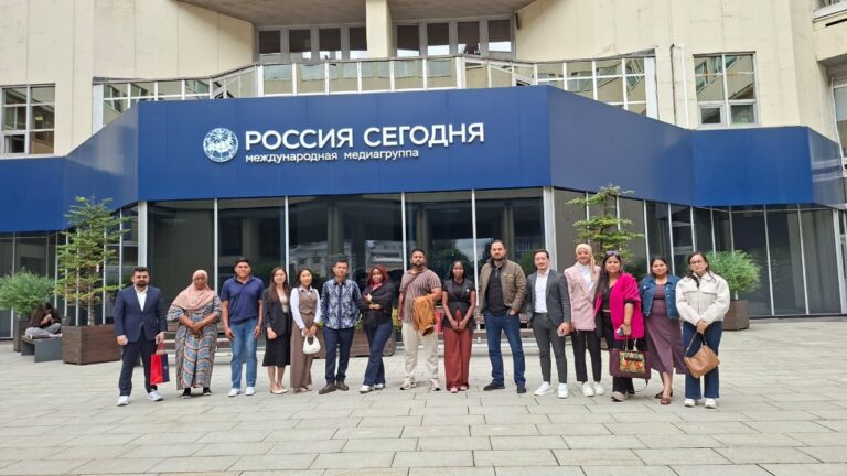 Comunicadores participan en un curso con Agencia de Sputnik