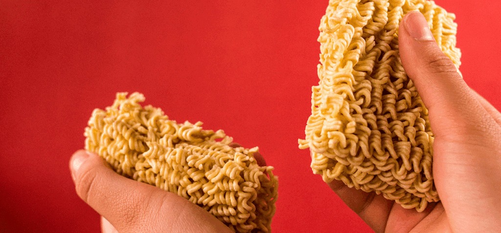 Cuidado: muere por comer 3 paquetes de fideos instantáneos