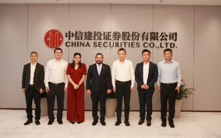 Embajador nicaragüense en China sostiene reunión