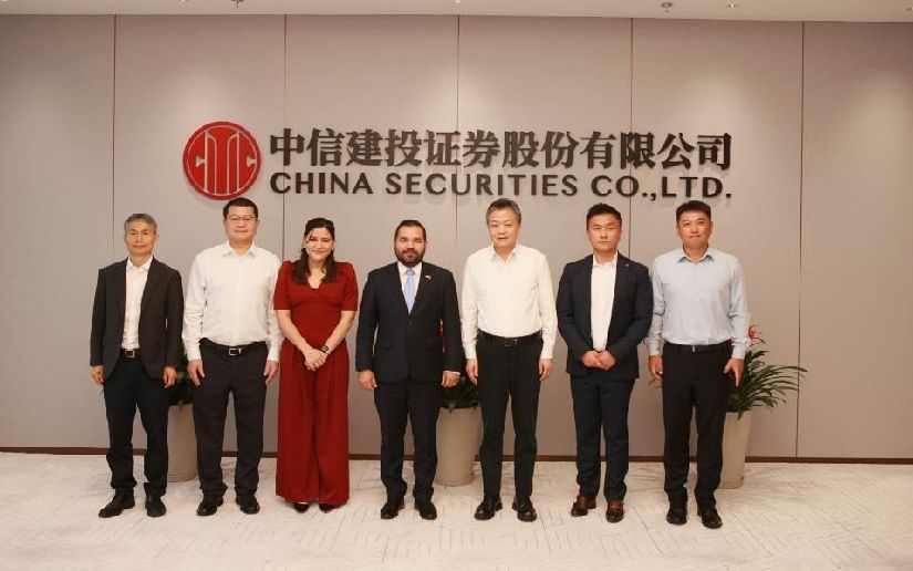 Embajador nicaragüense en China sostiene reunión