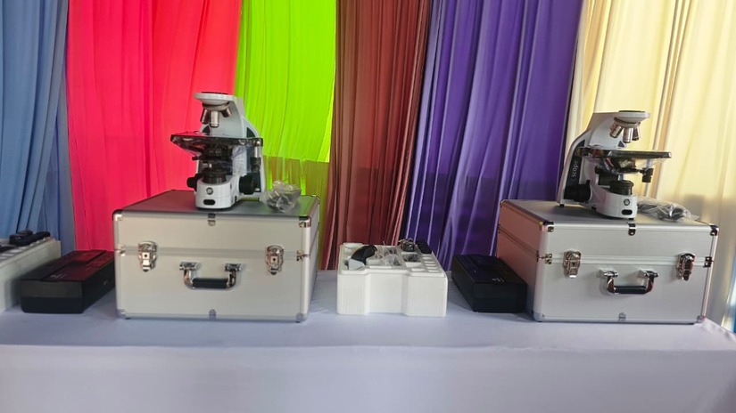 Entregan 120 microscopio a unidades de salud