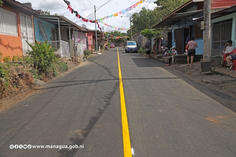 Entregan cuatro calles asfaltadas en el barrio Lomas de Guadalupe