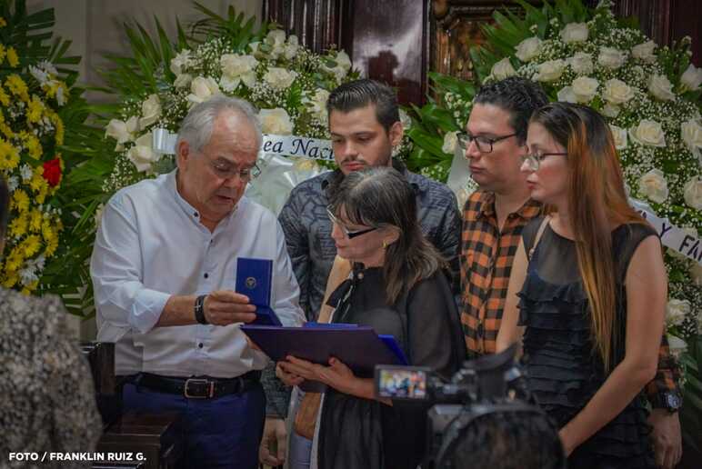 Entregan póstumamente Orden Cultural Rubén Darío al doctor Jorge Espinosa Estrada
