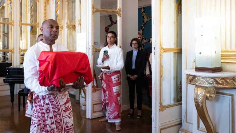 Francia devuelve 3 cráneos a Madagascar