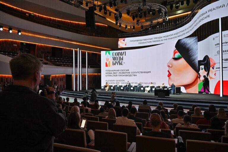 Inicia Semana de la Moda BRICS en Moscú