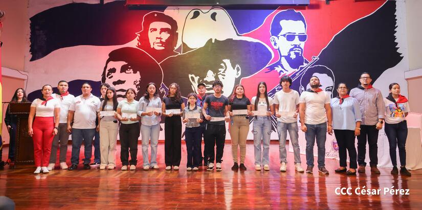 Inicia la entrega de becas universitarias en Nicaragua