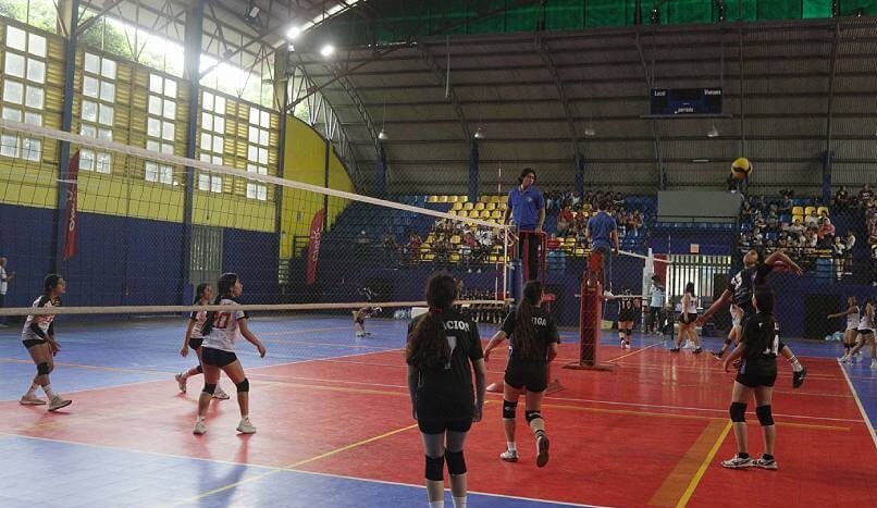 Inician las competencias de voleibol femenino