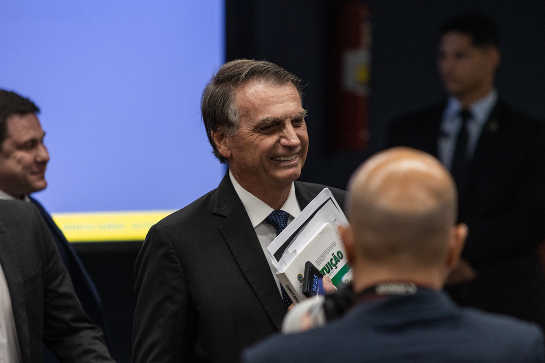 Juez del STF establece prohibiciones a expresidente Bolsonaro