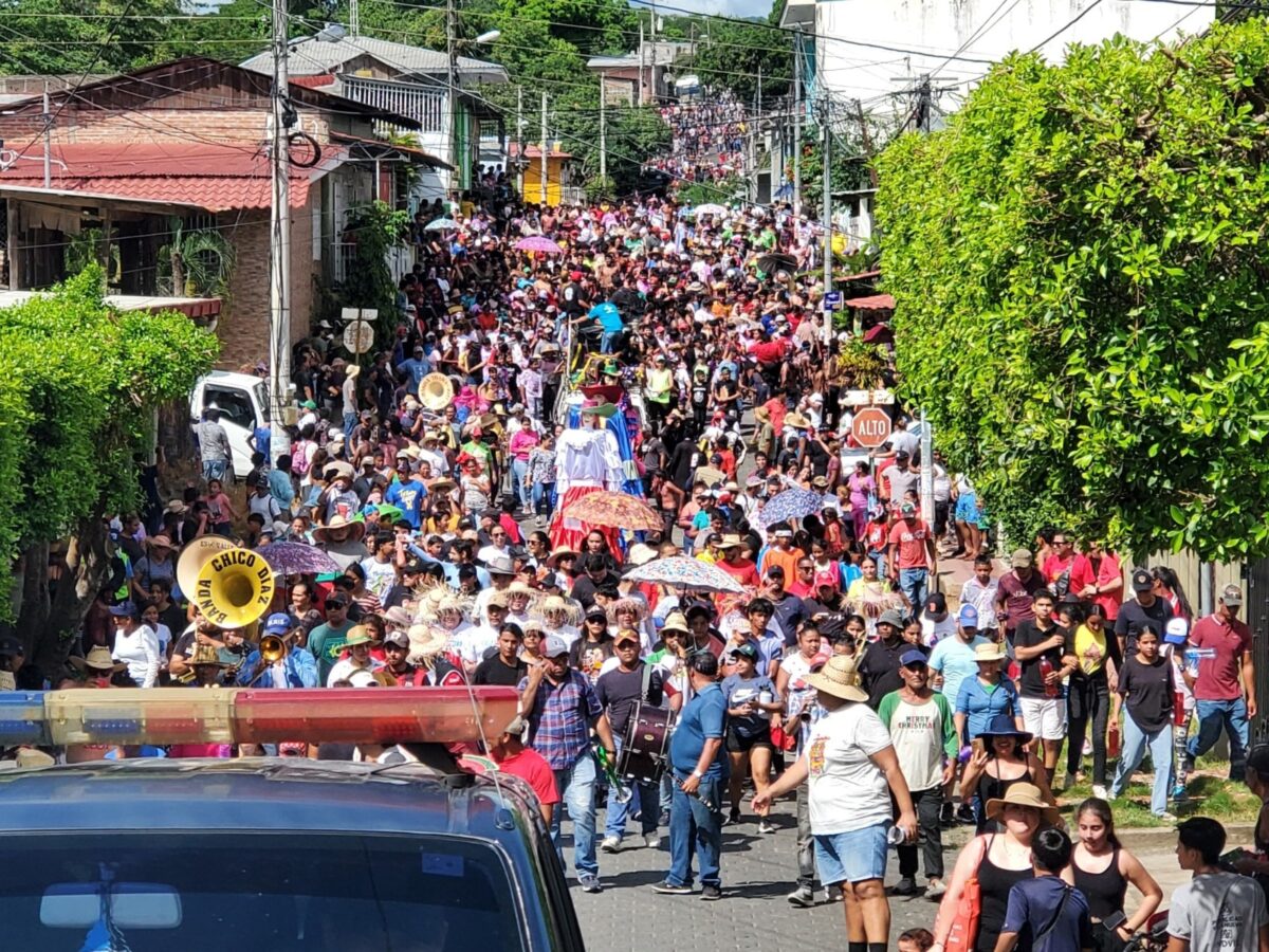 La Grandiosa Gigantona recorre las principales calles de Juigalpa