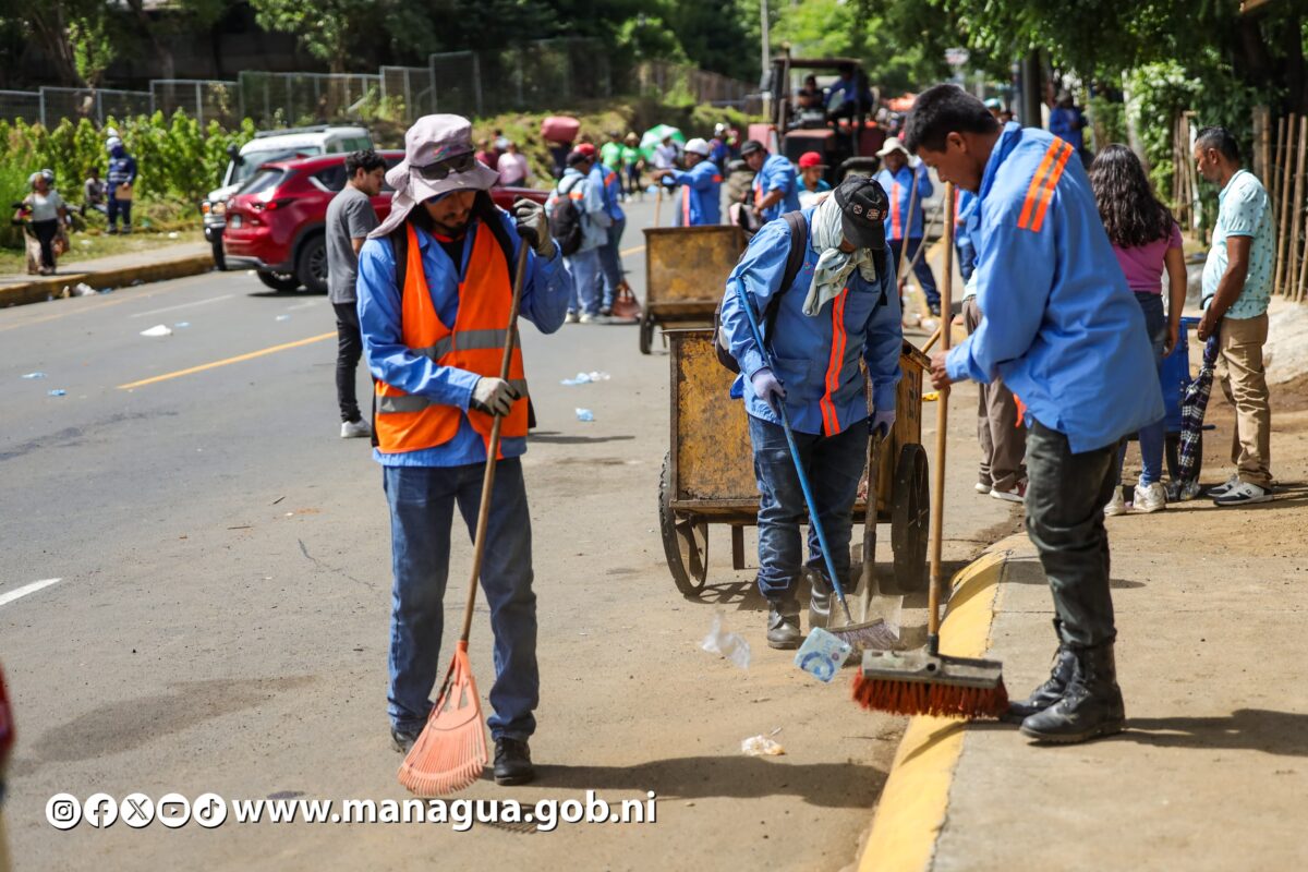Garantizan labores de limpieza tras el recorrido de Santo Domingo de Guzmán