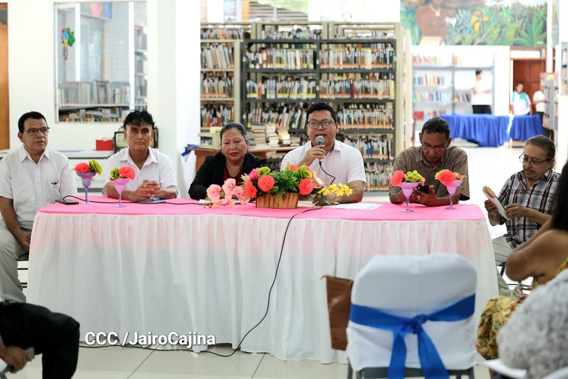 Para fortalecer el amor por la literatura y por el cultivo de la palabra, se realizó el primer Taller Popular de Poesía.