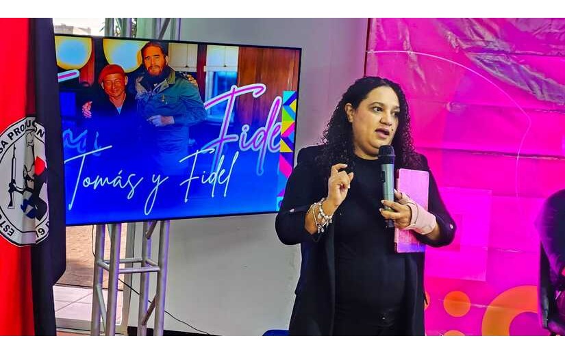 Realizan un conversatorio histórico