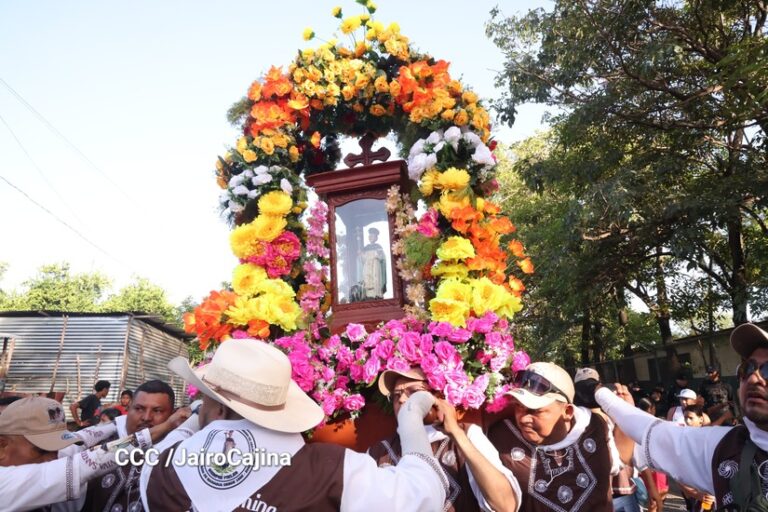 Santo Domingo de Abajo inicia su peregrinación por Managua