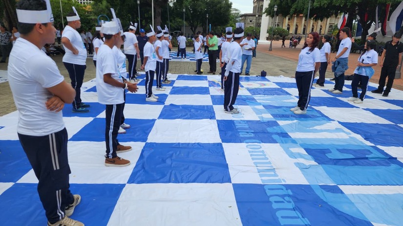 Estudiantes participan en Fiesta del Ajedrez en Escala Real