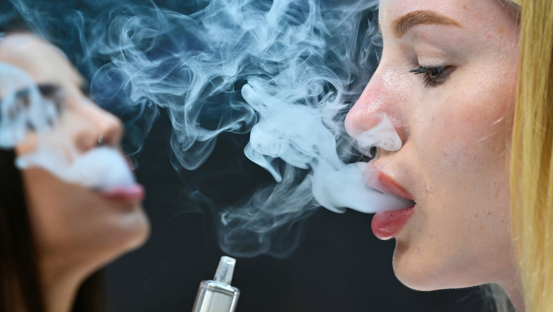 Prisión y azotes por uso de cigarrillos electrónicos en Singapur