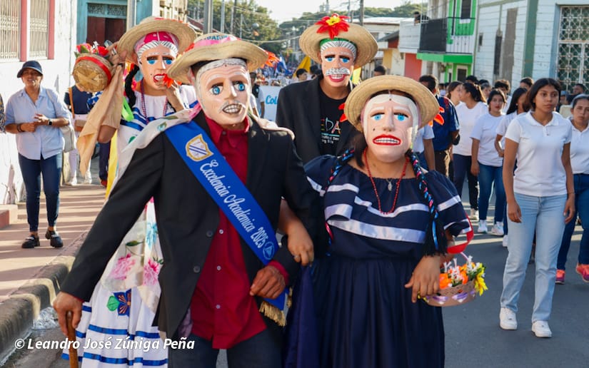 Bailes tradicionales presentes en Desfile Escolar