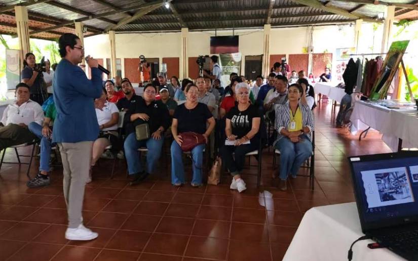 Emprendedores turísticos, artesanos, transformadores de café y cacao en espacio de intercambio en Estelí