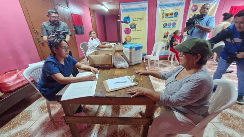 Brigada del Bertha Calderón realiza feria de salud para mujeres