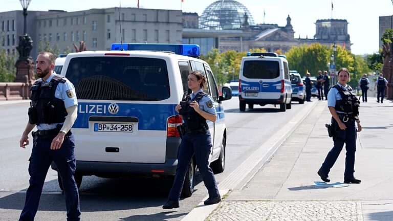 Conductor embistió con su BMW a grupo de niños en Berlin