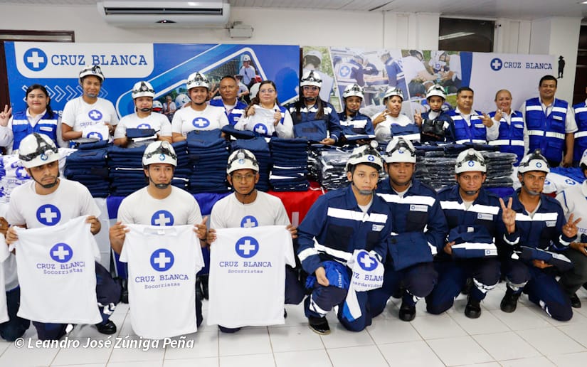 Cruz Blanca realiza segunda entrega de uniformes