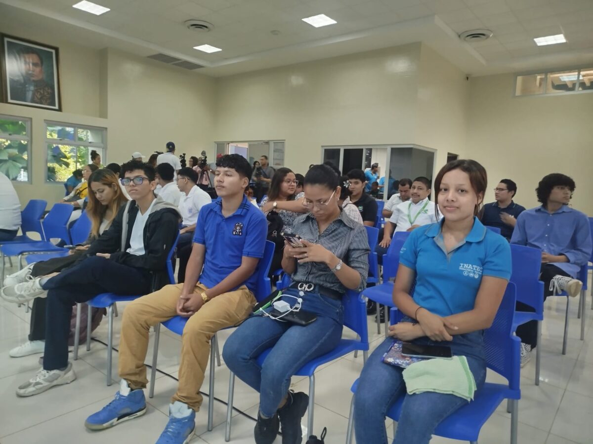 Desarrollan conferencia ‘Creatividad e Innovación disruptiva “