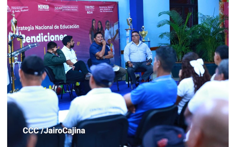 Docentes participan en un Simposio de Intercambio de Experiencias