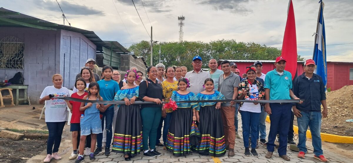 Entregan 160 metros lineales de adoquinado en Nandaime