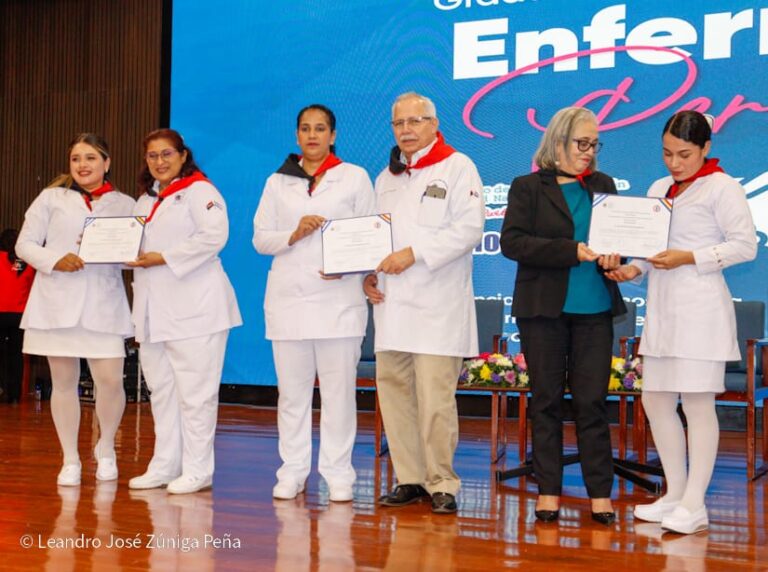 Gradúan a 158 especialistas en Enfermería Perinatal