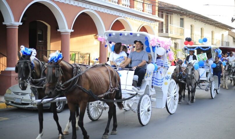 familias de Granada celebraron las fiestas patrias en homenaje al 169 aniversario de la Batalla de San Jacinto.