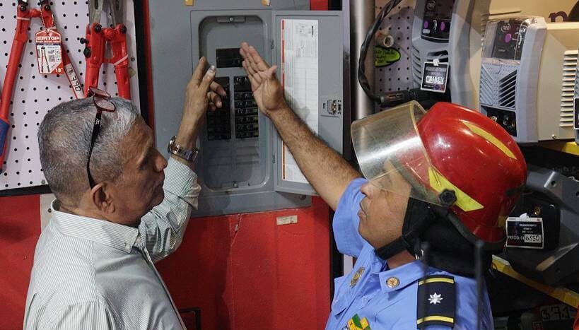 Inspeccionan instalaciones eléctricas en el mercado Israel Lewites