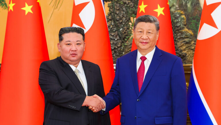 Kim destaca deseo de fortalecer las relaciones de amistad con China
