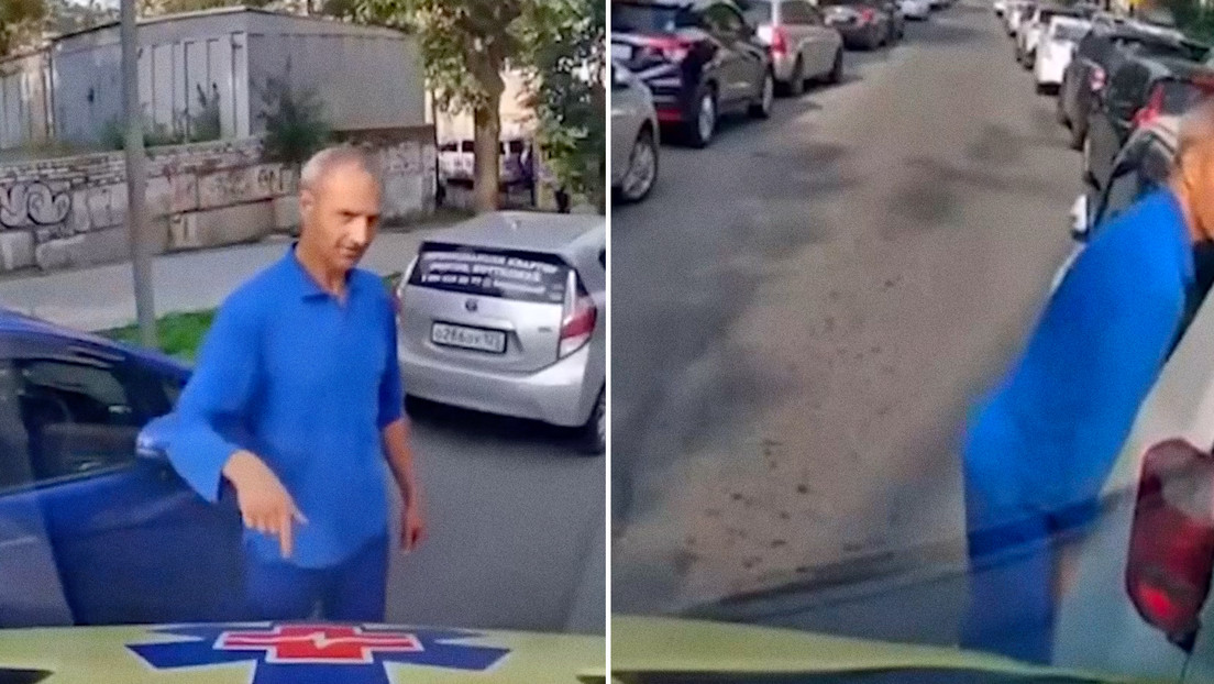 Paramédico mueve coche a pulso para abrir paso a ambulancia